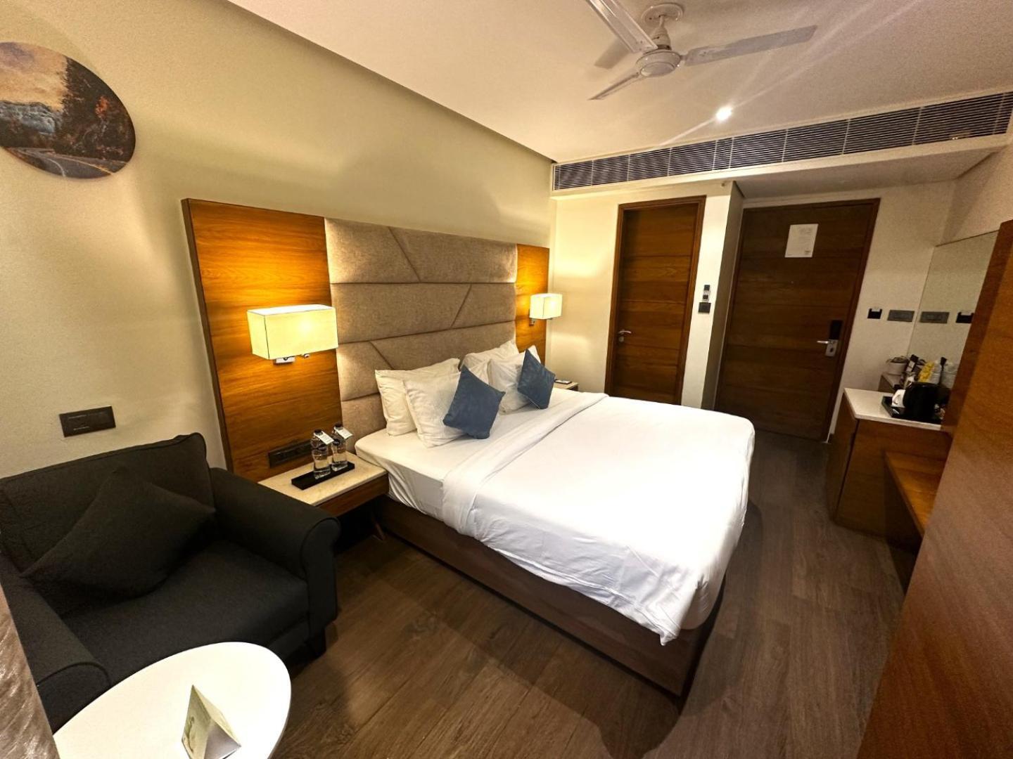 The Glory Suites Near Igi Airport New Delhi Eksteriør billede